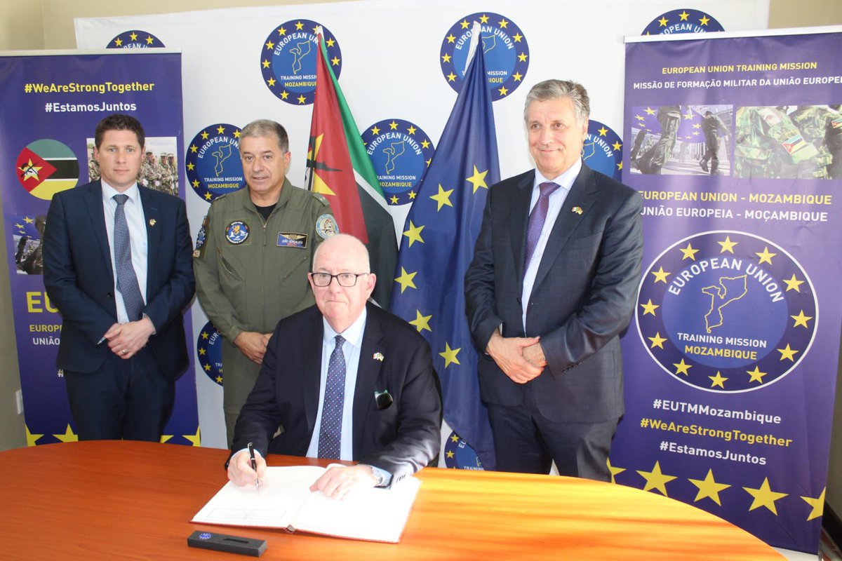 JCFAD visited the HQ of the EU Training Mission, in 🇲🇿 & met with the Commander, Major-General João Gonçalvez. The EUTM briefed the JCFAD on its important work in supporting to the Mozambican Armed Forces to protect the civilian population & restore security in Cabo Delgado.