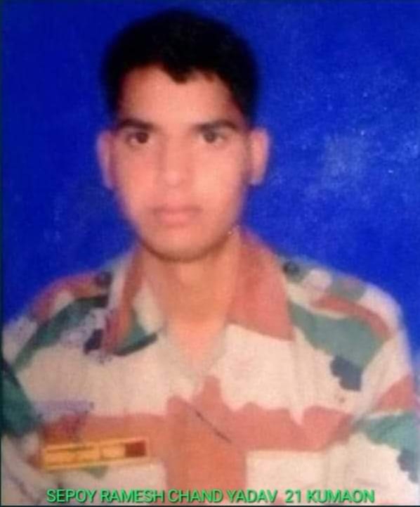 Paying rich tributes to Sepoy 
RAMESH CHAND YADAV on his Balidan diwas today.
He was Immortalized  in 2016 fighting with militants at Kupwara.
#NationFirst