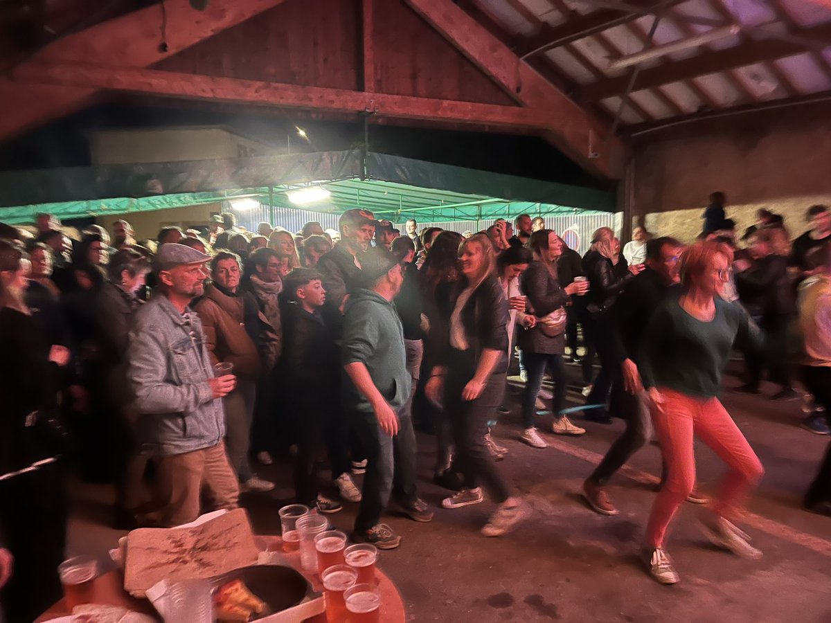 cuenotchristof's tweet photo. Ouverture de la saison musicale 🎸🎹🎤🎼ce samedi 4 mai à Trouvans avec une belle prestation des groupes #Tracks et #MRV, la bonne ambiance a réchauffé l’atmosphère 🌧️ !!!!
Merci aux groupes qui ont assuré !! https://t.co/oe0nV0zhU4