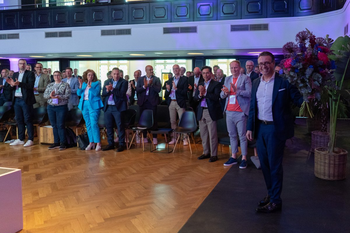 Mein Abschied von @AxiansDE und der VINCI Energies Familie: Nach über 25 Jahren in der ITK-Branche und sechs unglaublichen Jahren als CEO von Axians Deutschland werde ich neue Wege gehen. Danke für die gemeinsamen Erfolge, das Engagement und die Leidenschaft! #OneAxians