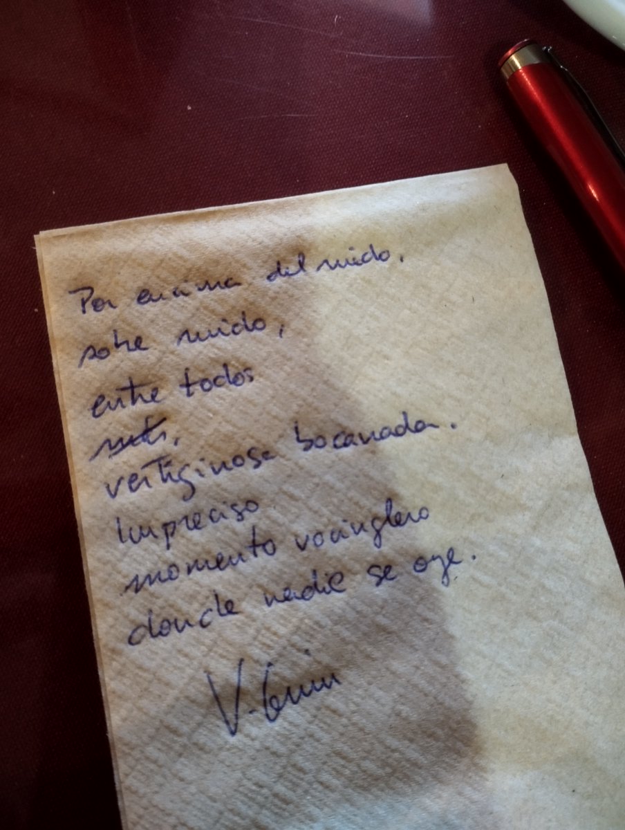 #poemasenservilletas
#poema

"Por encima del ruido,
sobre el ruido,
entre toda
la vertiginosa bocanada.

Impreciso
momento vocinglero
donde nadie se oye ."

V.Guiu