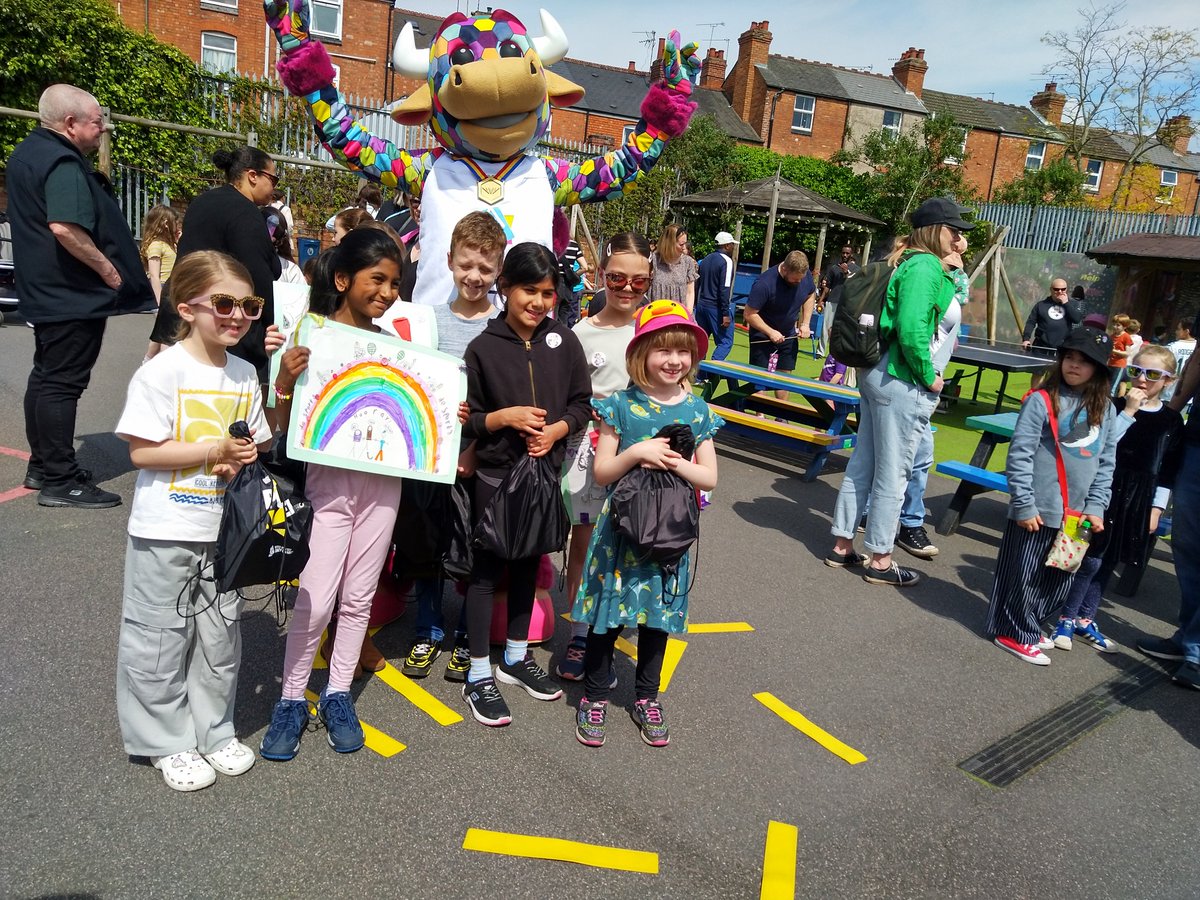 Earlsdon Primary (@earlsdonprimary) on Twitter photo Thanks very much to Perry for joining us today. <a href="/UnitedBy2022/">United By 2022</a> Well done to the winners of the Get Even inclusive sport art competition. Thanks very much to Perry for joining us today. <a href="/UnitedBy2022/">United By 2022</a> Well done to the winners of the Get Even inclusive sport art competition.