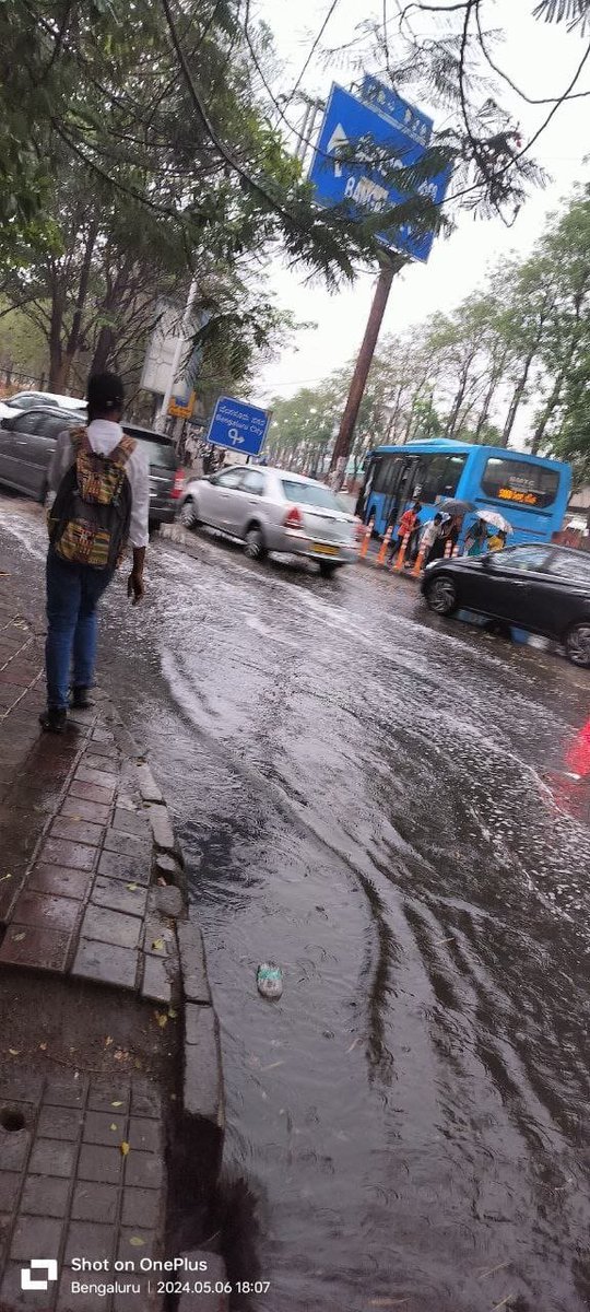 'Traffic advisory'

Slow-moving traffic due to Waterlogging at Hebbal Circle bus stop. Kindly cooperate.