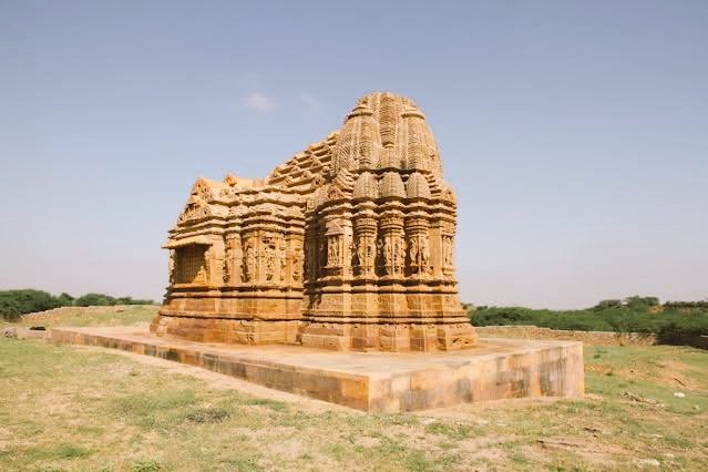 tsavankumar1's tweet image. મોઢેરા સિવાય ગુજરાતમાં કયા સ્થળે સૂર્યમંદિર આવેલું છે ?

A. થાન 
B. સેજકપુર 
C. વડનગર 
D. કોટાઇ

#GujaratGeography #Lrd #Psi