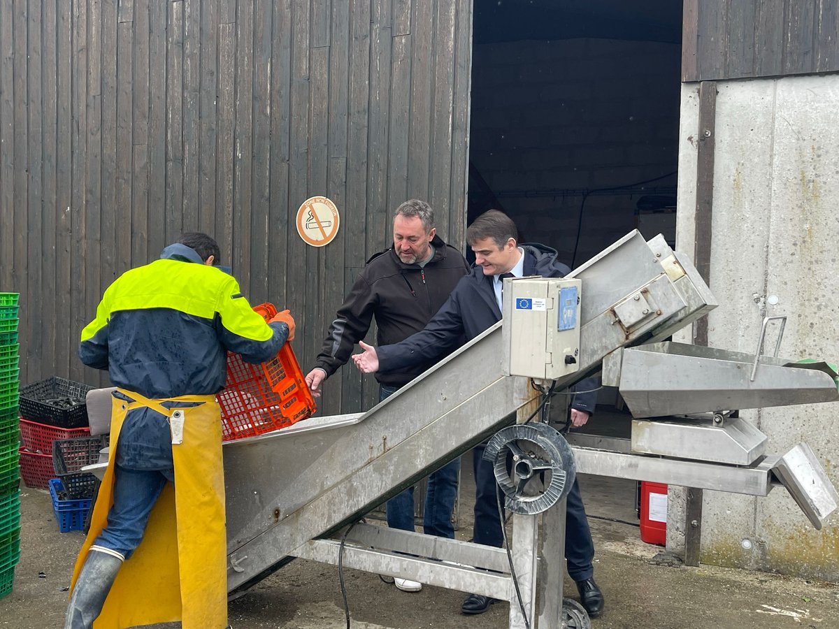 Visite de l’entreprise adaptée conchylicole La Calvadosienne à Asnelles (14), par @CdricNOUVELOT. La @RegionNormandie a accompagné l’entreprise dans sa modernisation, à hauteur de plus de 360 000 euros (dont des fonds européens). #LaNormandieConquérante #Normandie