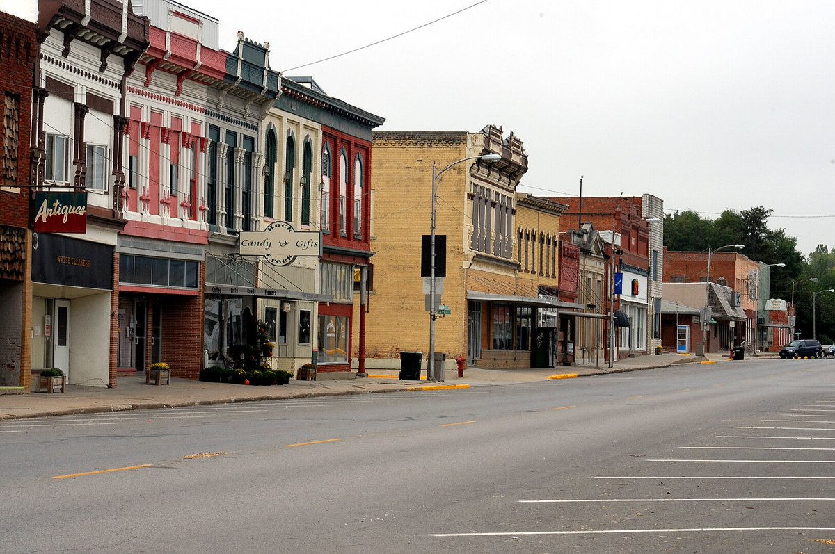 First #MainStreetMonday of May 2024! We're way up in the northwest corner of Missouri for this one. It's Rock Port, MO- population 1,278. In April 2008, Rock Port claimed to be the first community in the US to generate 100% of its electricity by wind power!