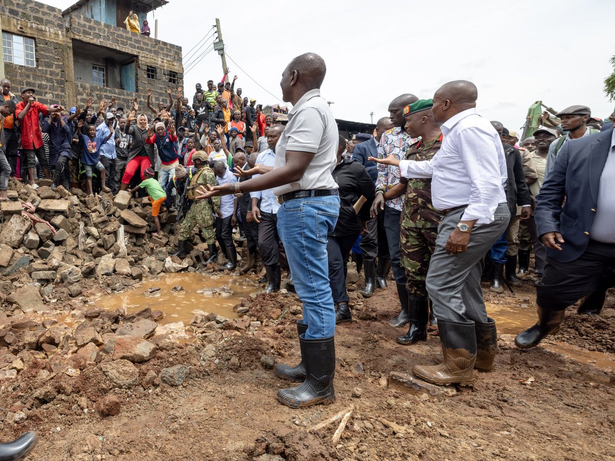 Each of the 40,000 households wamekua displaced by floods watapata Ksh10,000 from the government - Ruto

Hio 10k itatosha?🤔
#Goteana 
@DjDaboTrabo @abonokohdeh