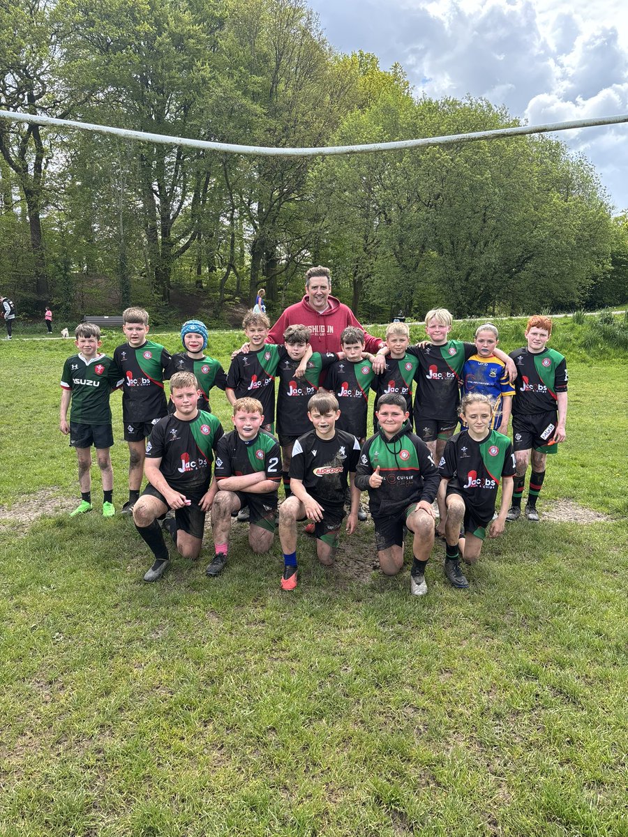 Massive Thanks to @coachwakley for giving up his time to come and deliver a 7s master class for the Rhymney Valley Caerphilly Schools U11s boys🤜🏻🤛🏻 
the boys loved it 🙌🏻🙌🏻🔴🟢