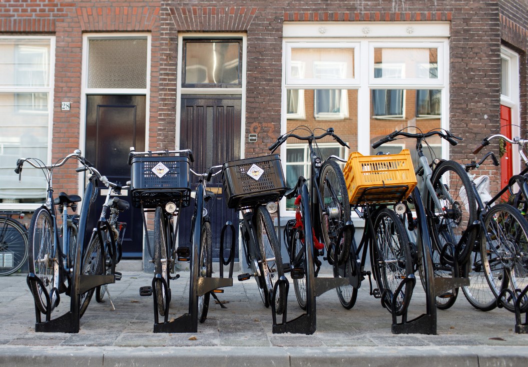 Op 8 mei kunt u van 16.00 tot 18.00 uur gratis uw fiets laten graveren en registreren op het Moskeeplein. Zo kan hij eventueel teruggevonden worden als hij gestolen wordt. Het preventie- en graveerteam is aanwezig om uw fiets te checken op (fiets)diefstal en om tips te geven.