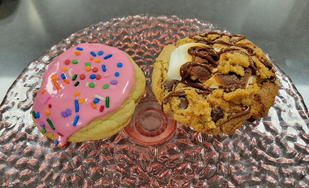 ib327schools's tweet photo. Mrs. Jatkowski's classes had so much fun with their Crumbl Cookie and Cupcake Wars Competition. We are so proud of the students for creating such delicious and beautiful desserts! #ibtigerpride https://t.co/kKngXgCrfL