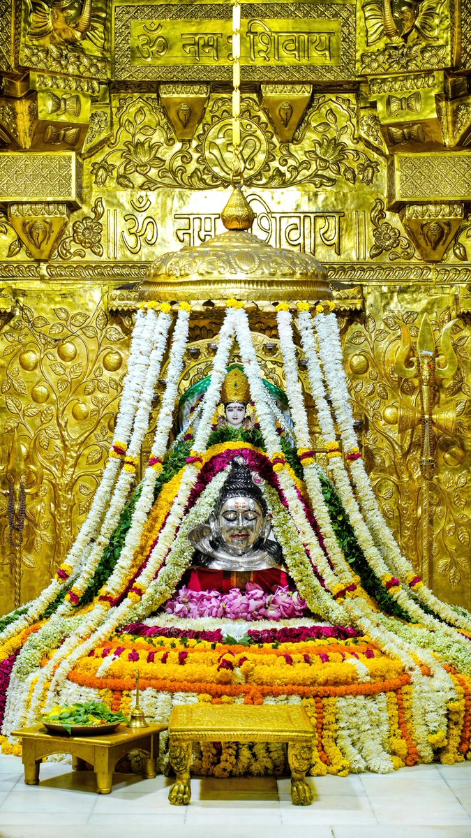 श्री सोमनाथ महादेव मंदिर,
प्रथम ज्योतिर्लिंग - गुजरात (सौराष्ट्र)
दिनांकः 06 मई 2024, चैत्र कृष्ण त्रयोदशी(मासिक शिवरात्रि) - सोमवार
सायं श्रृंगार
05242522
#mahadeva
#SomnathTempleOfficial