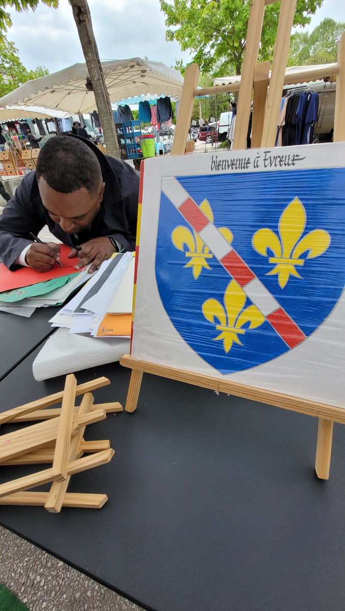 Rencontre avec l’entreprise Calligraph'Eure à @VilleEvreux(27), par @BakiGisele et @guydossang. La @RegionNormandie a accompagné l’entreprise dans sa création, à hauteur de 1 500 euros, dans le cadre du dispositif «Start Coup de Pouce». #LaNormandieConquérante #Normandie