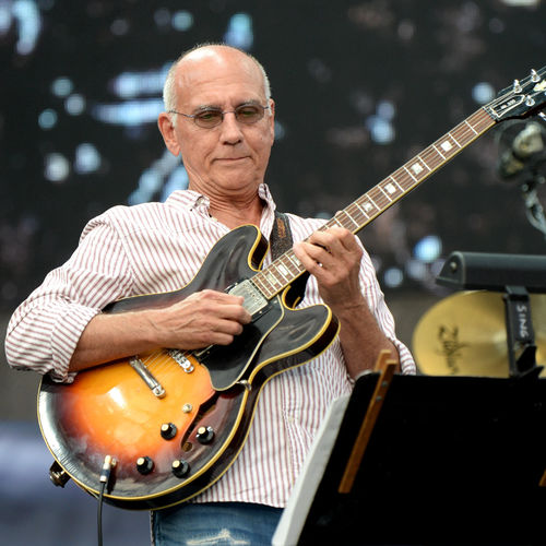 #NowPlaying Miles And Miles To Go by Larry Carlton And Paul Brown Download us on #iHeartRadio #Audacy #Tunein bayshoreradio.com #BayshoreRadio #SmoothJazz #Rnb #Soul Buy song links.autopo.st/dkww