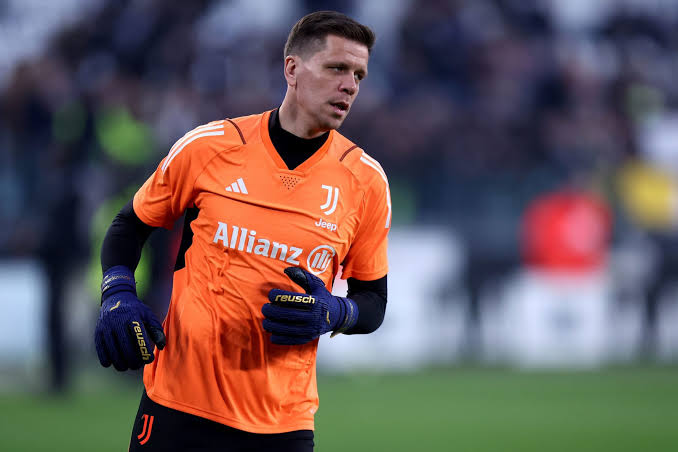 Arsenal dikabarkan sedang mengadakan pembicaraan dengan mantan kiper mereka untuk menggantikan Aaron Ramsdale apabila sang pemain hengkang musim depan.

Ada kemungkinan kiper yang dimaksud adalah Wojciech Szczesny (34).

[@DarrenArsenal1]