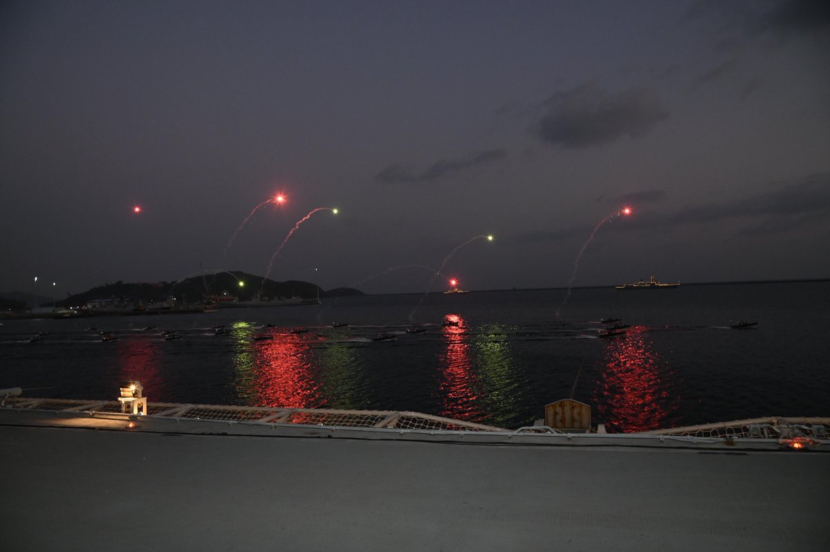 IN_WNC's tweet image. The annual Western Fleet Awards Nite made it&apos;s debut at Karwar Naval Base onboard #INSVikramaditya on 04 May. VAdm Sanjay J Singh, FOCINC #WNC was the Chief Guest for the function.
@SpokespersonMoD
@HQ_IDS_India
@indiannavy
@IN_WesternFleet
@IndiannavyMedia
@DefPROMumbai