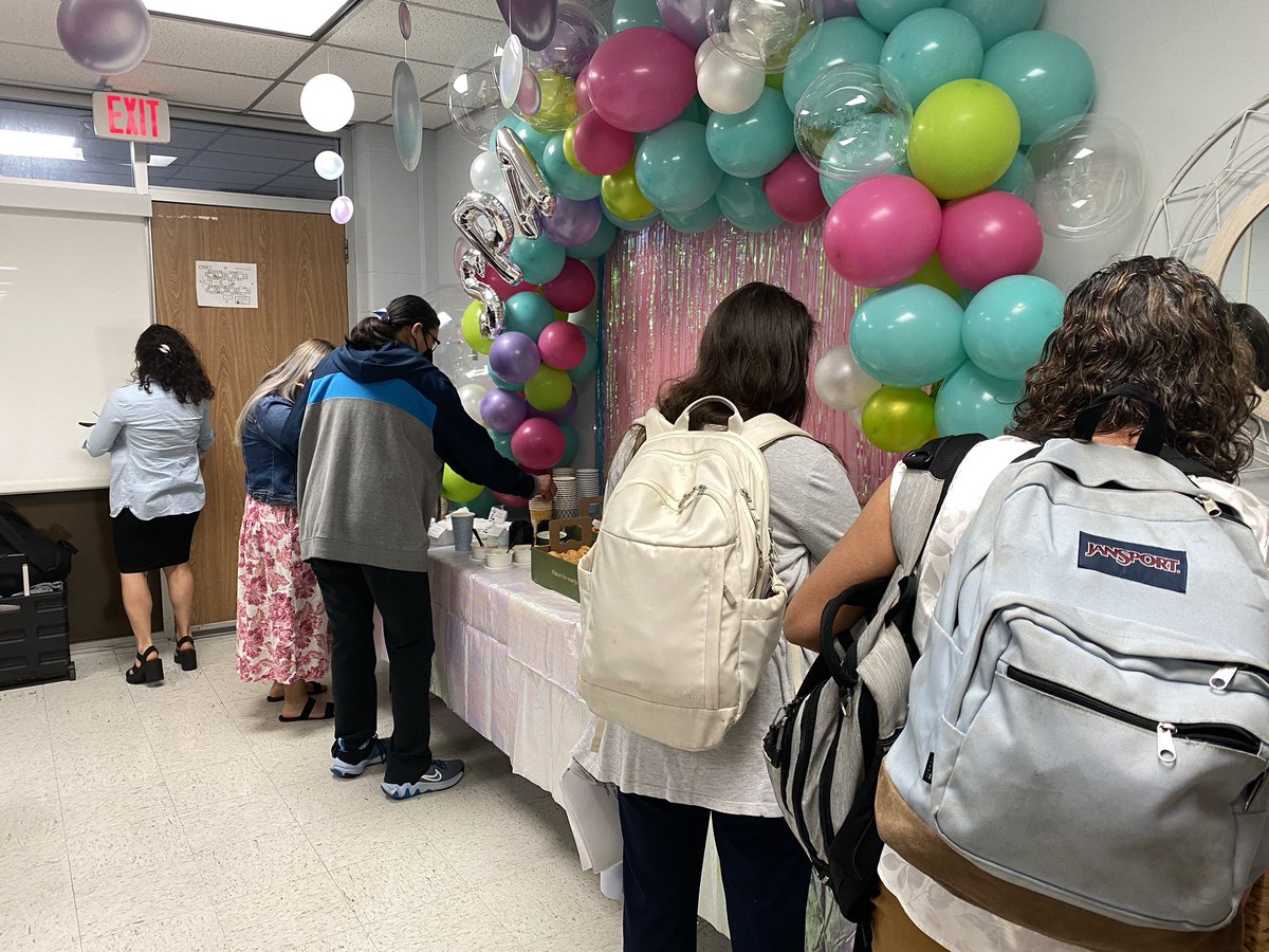 Kicking off @AldineISD Teacher Appreciation Week at @Escamilla_AISD with a sweet start thanks to a generous donation of treats from an amazing #BulldogsPride community member! Let's celebrate our educators all week long & make #MyAldine memories! (@DrFavy; @maty_orozco; @slrehan)