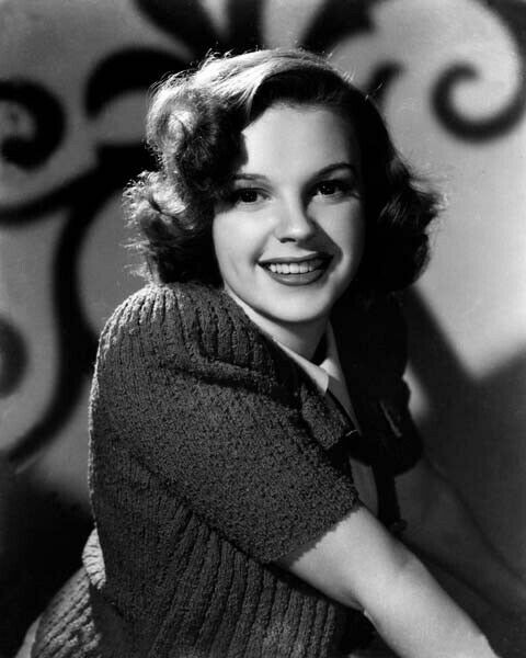 iShowTunes's tweet image. #JudyGarland, circa 1940.
#Colorized