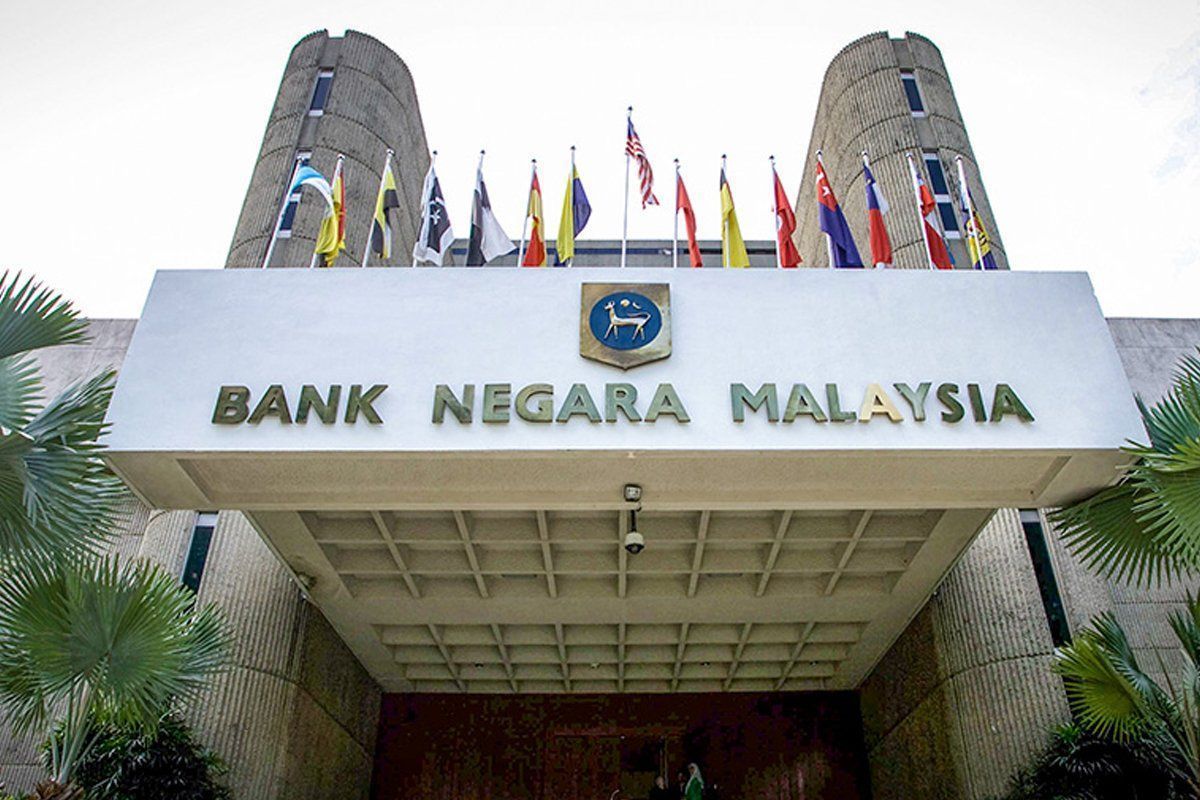 HSBC yakin Bank Negara Malaysia tidak akan mengikuti langkah menaikkan kadar faedah seperti di negara-negara jiran seperti Indonesia dan Filipina Meskipun nilai ringgit berada di bawah tekanan, HSBC berkata kenaikan kadar faedah tidak semestinya mengubah arus kekuatan dolar AS