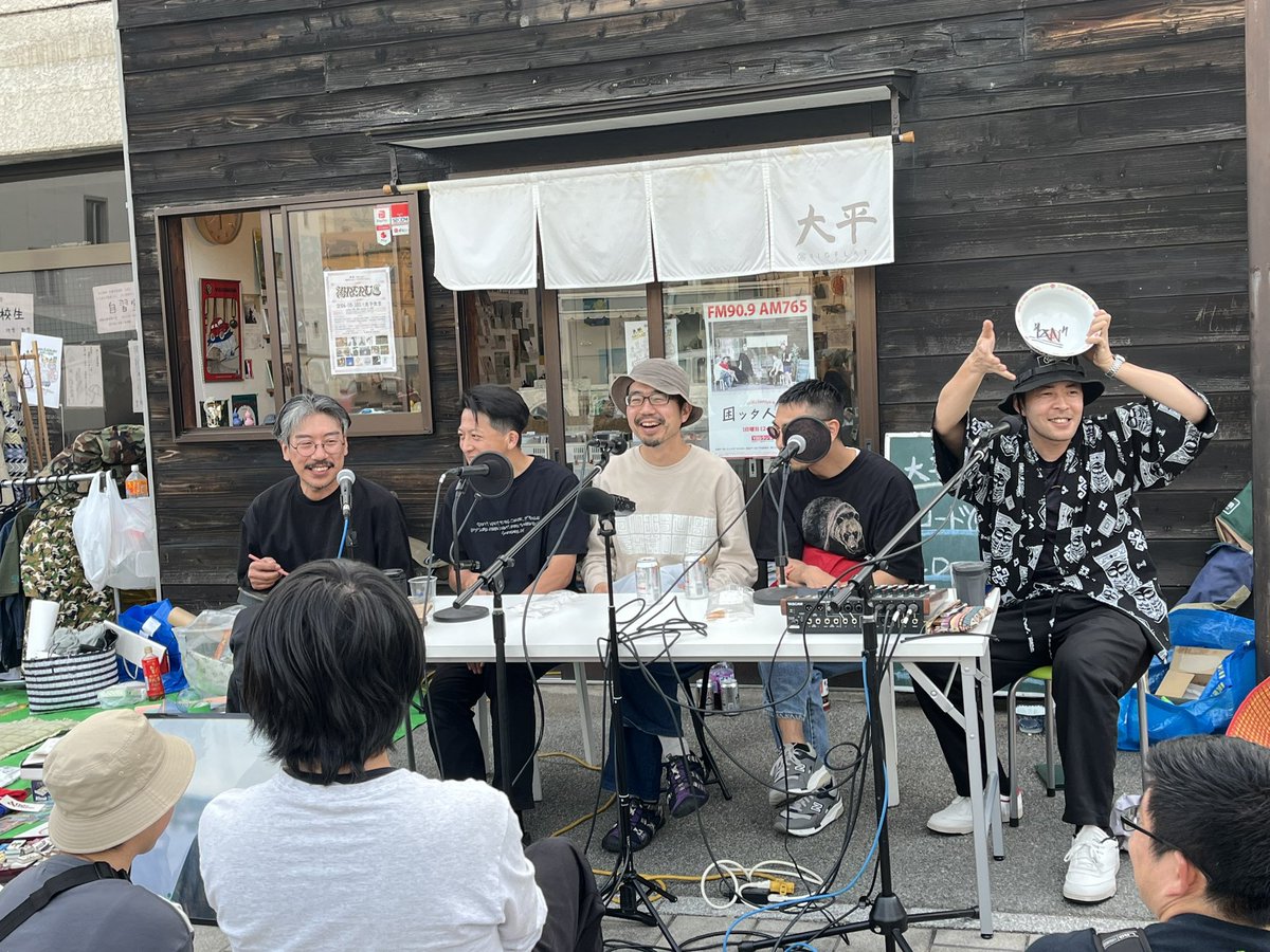 dance_a_dance's tweet image. #BIGFLAT でのフリマと #困ッタ人たち の公開収録、楽しかった！オークションで出されたbenさん手描きイラストTシャツ、量産しても売れそう。
 #stillichimiya
#山梨