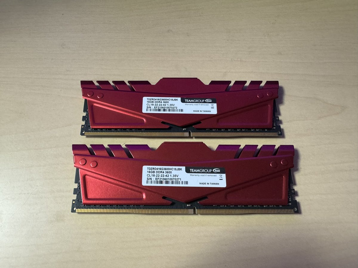 600フォロワー感謝のプレゼント企画✨️

TEAM GROUP DDR4 3600Mhz 16GB×2     

計32GBのメモリーを1名にプレゼント！

応募方法↓
このアカウントをフォロー＆この投稿をRPするだけ！

最近までメインで使ってたので動作することは確認済みです！

期間は5月12日まで沢山の応援待ってます！