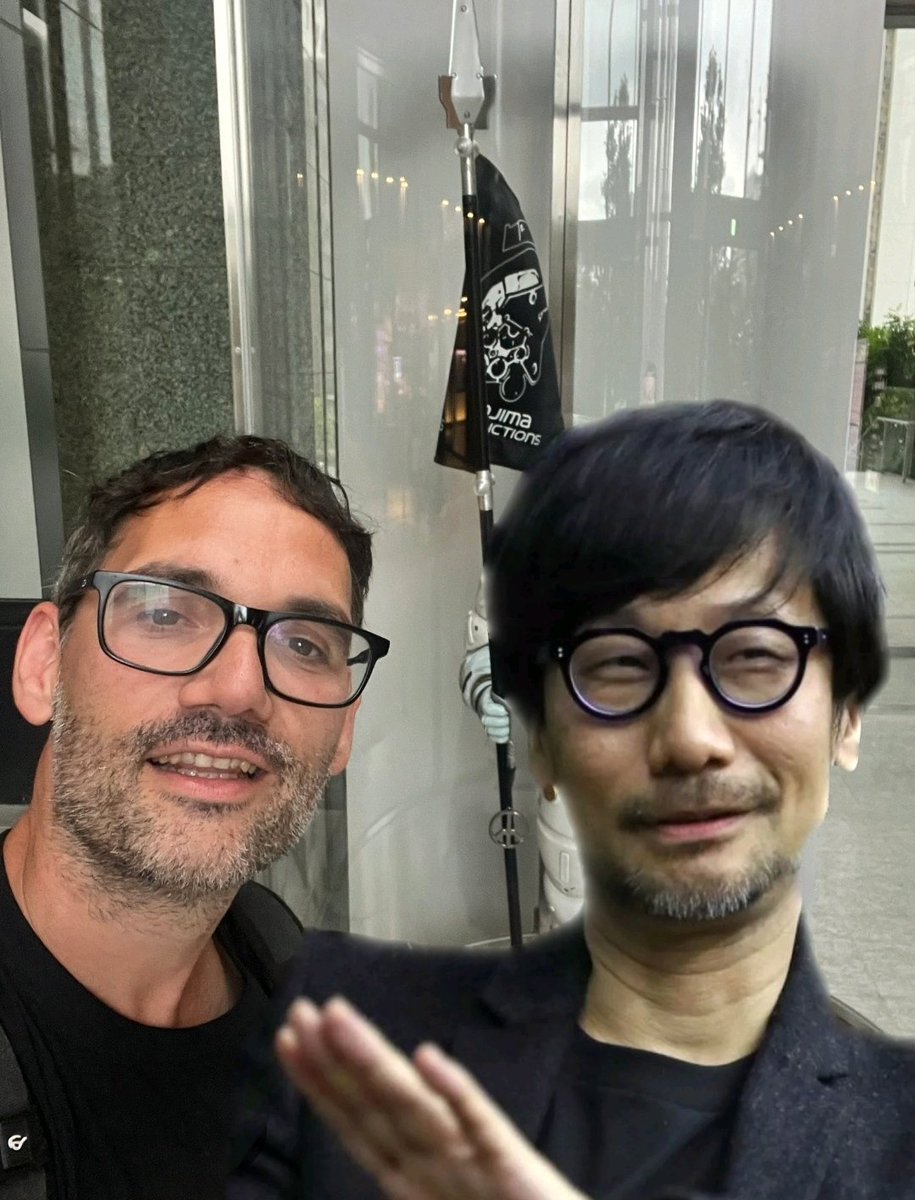 @navarroalcubo ¿Cómo iba Kojima a dejar pasar la oportunidad de sacarse una foto con una auténtica Leyenda viva?