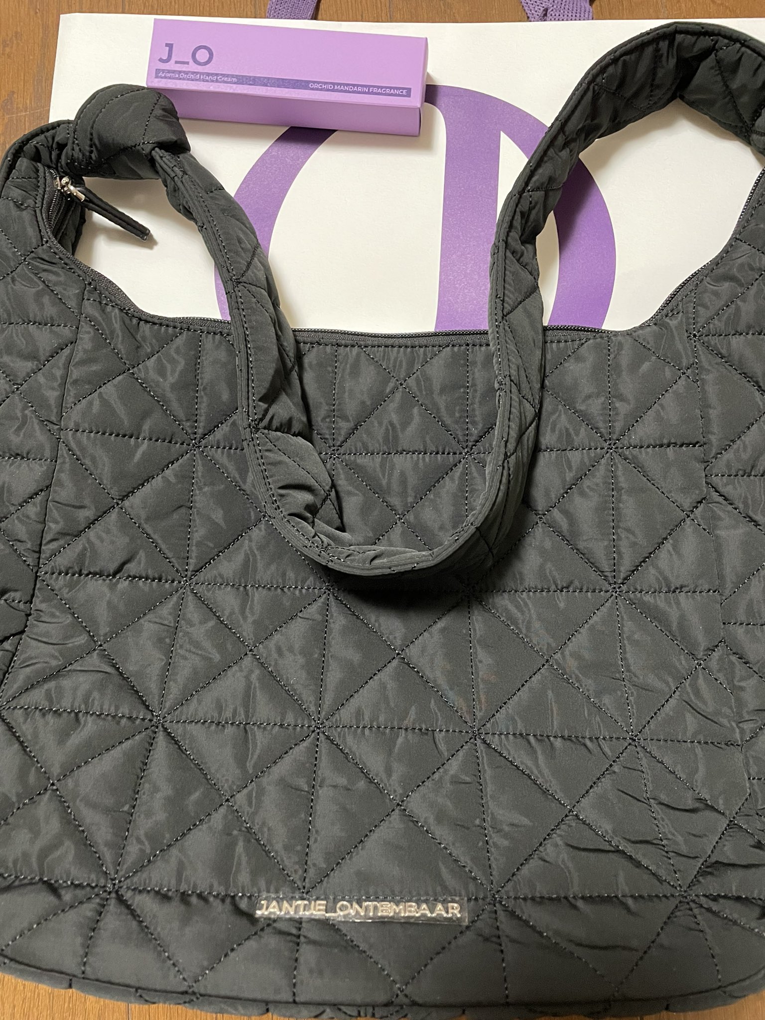 JANTJE_ONTEMBAAR キルティングショルダーバッグ グレー ヤンチェ J_O