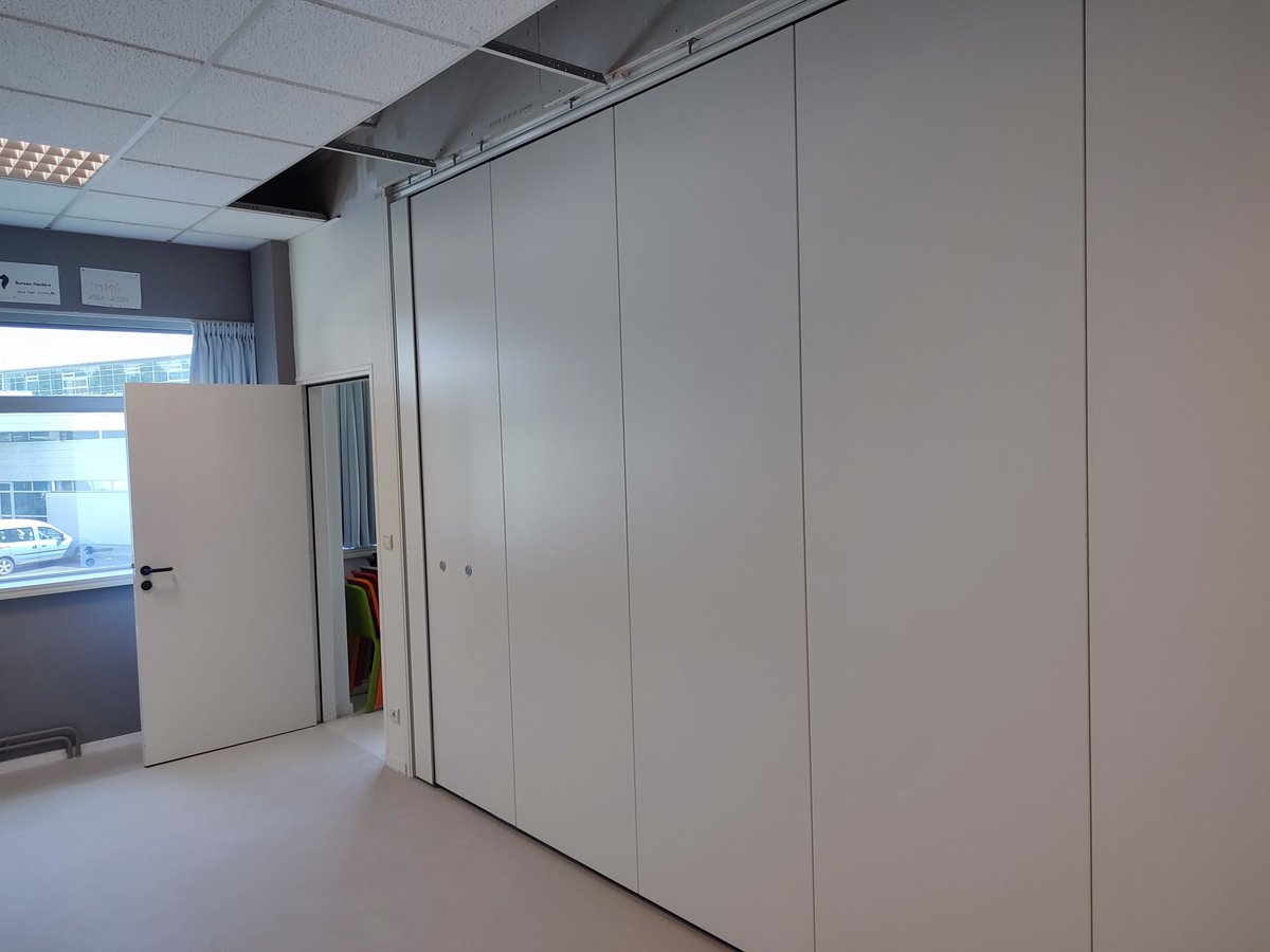 Il se passe toujours quelque chose à <a href="/iutlaval/">IUT DE LAVAL</a> et sur le Campus...même pendant les vacances :  travaux de peinture, cloison amovible, nouvelles tables de pique-nique, démontage de la grue de la résidence étudiante...