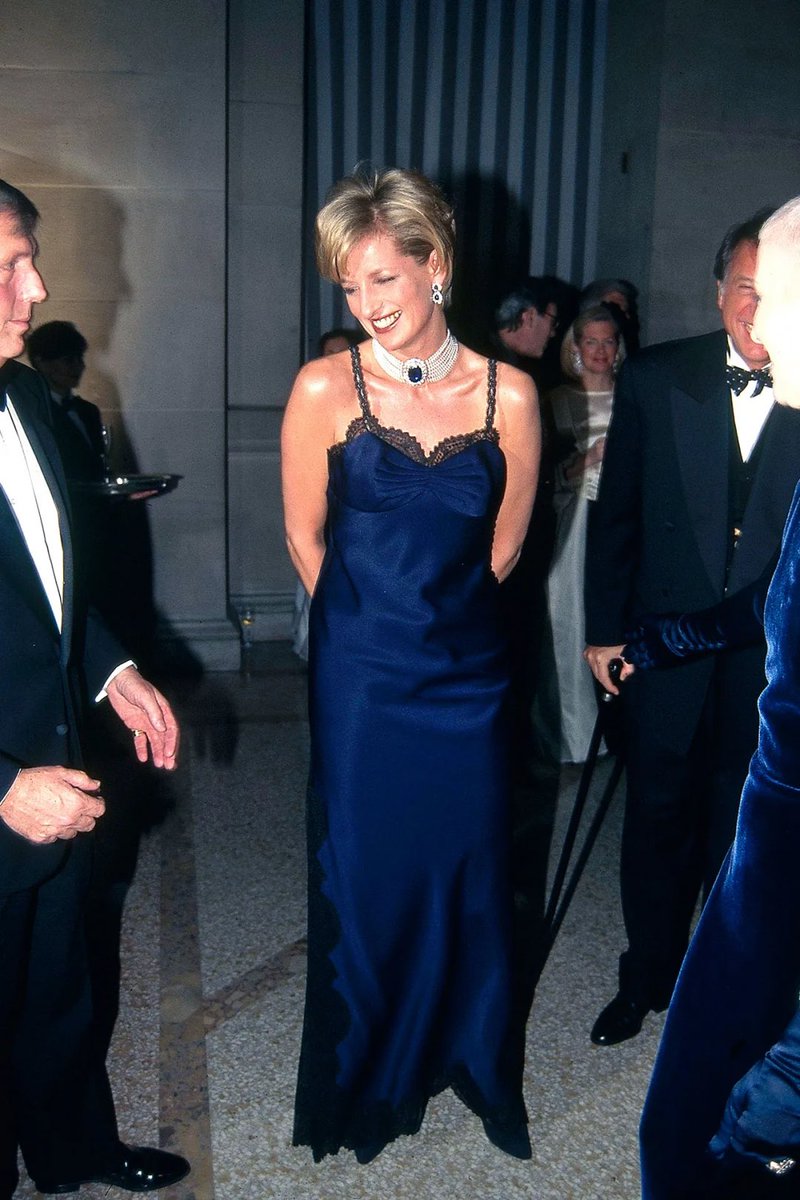 uknow_game's tweet photo. Princess Diana’s first and only Met Gala outfit was in 1996 #MetGala2024 #Diana #PRINCESS https://t.co/KKYNTj1JES