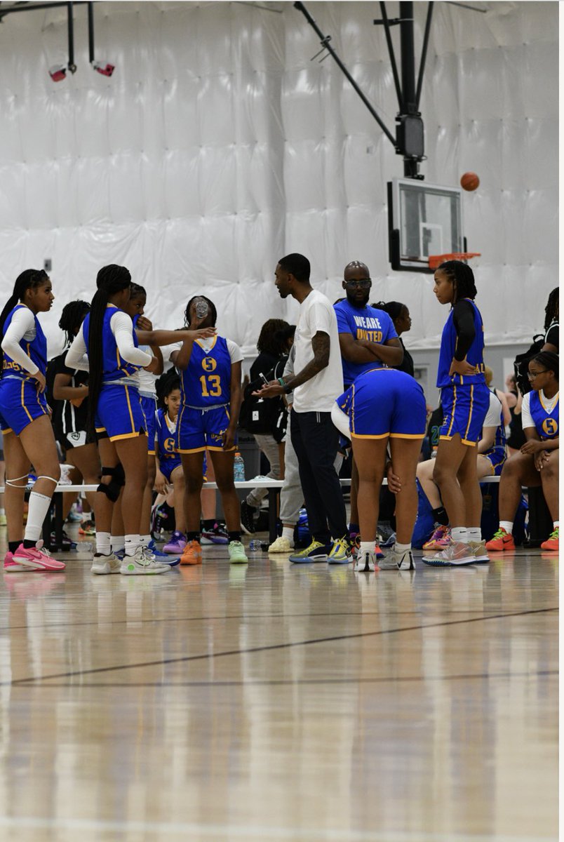 Despite missing a fourth of our team, we still competed. Didn’t end like we wanted it but I guarantee you they know who we are!!! @weareseunited @USJN @nikegirlseycl @nikegirlseybl @3ssbgcircuit #ProveItToThemTour #RunningFromNobody 💙💛💙💛