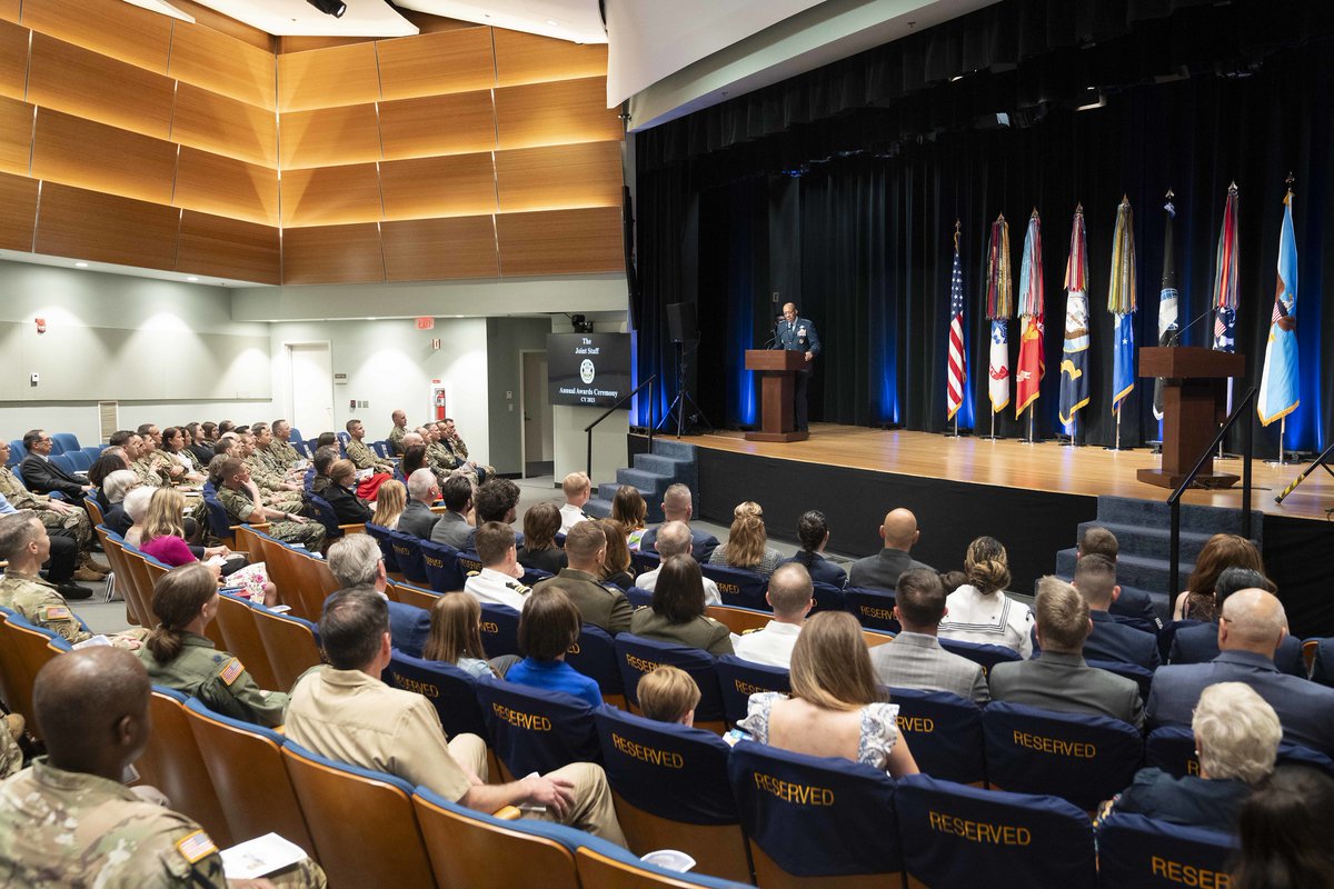 At @thejointstaff Award Ceremony, we celebrated the excellence and teamwork that define our Joint Force. Collaboration across domains, Services and the Total Force is key to our strength. Congratulations to all who were honored.