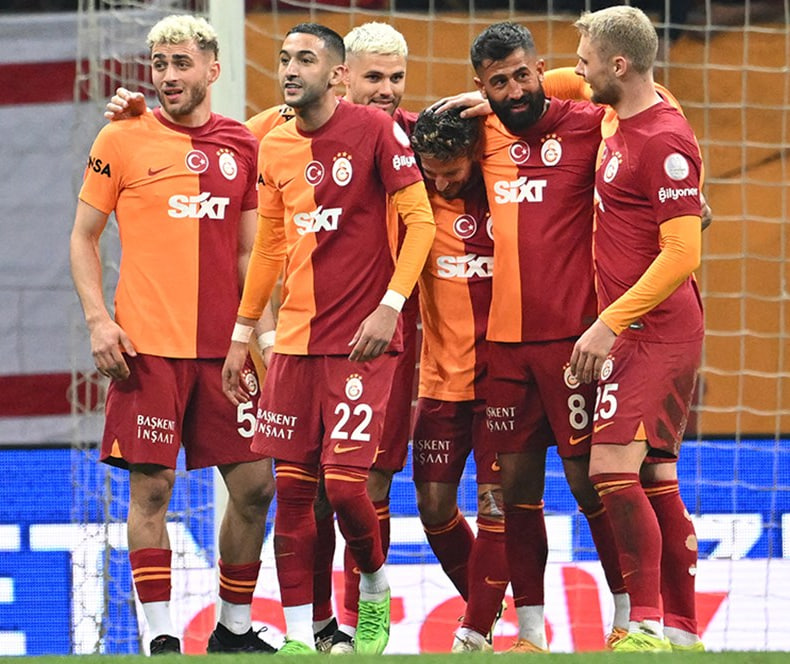 🔴🟡 #Galatasaray'da Icardi, Mertens ve Ziyech, son 7 haftada 28 golün 17'sine imza attı. 

👟 #Icardi 9 gol 2 asistle öne çıkarken, #Mertens 4 gol 8 asistle, #Ziyech ise 4 gol 2 asistle katkı sağladı. 

🏆 Süper Lig'in zirvesindeki Galatasaray, #şampiyonluk yolunda güçlü