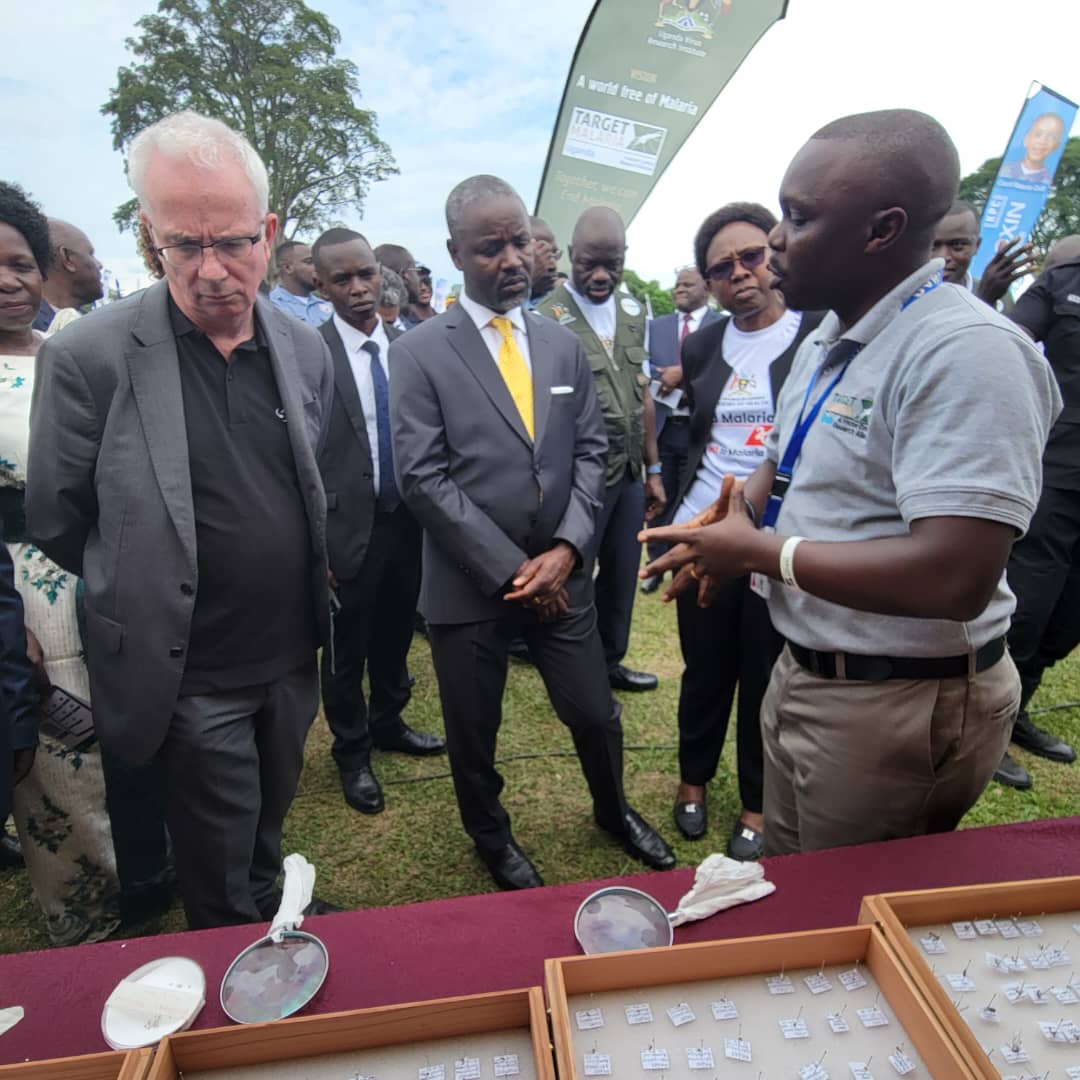 Showcasing malaria vector research @UVRIug to the Right Hon. Deputy speaker of Uganda Parliament @Thomas_Tayebwa , @GlobalFund CEO Peter Sands, Minister of Health PS @DianaAtwine and Min. of Health @JaneRuth_Aceng during #WorldMalariaDay celebrations.