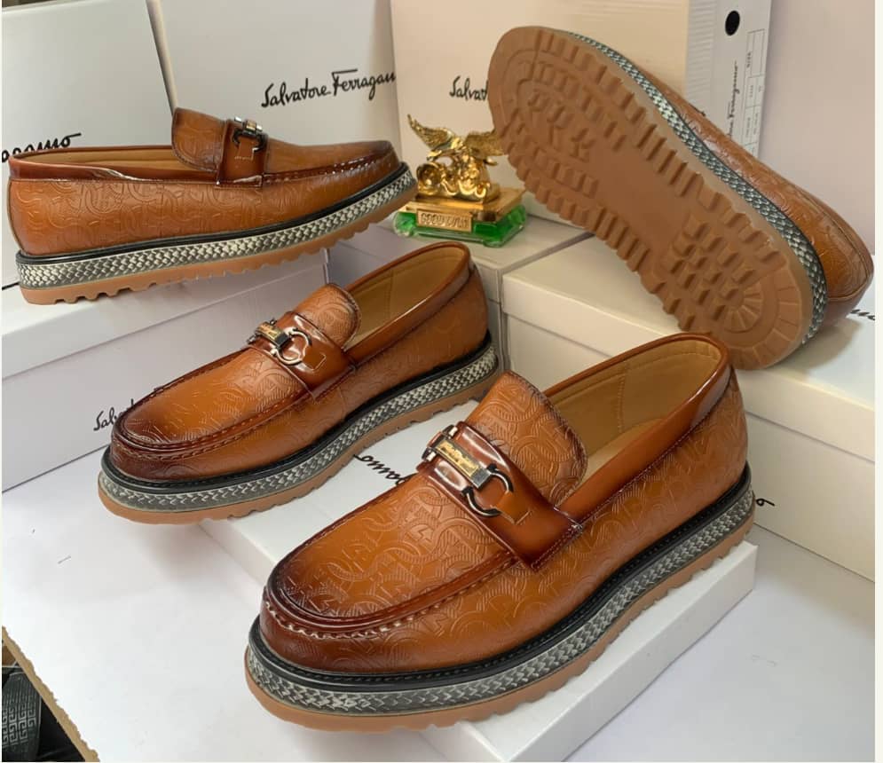 I sell shoes, please buy They're available in sizes 40-46 Price ranges from N25,000-N29,500 Worldwide Delivery Kindly help retweet, my customer could be on your timeline