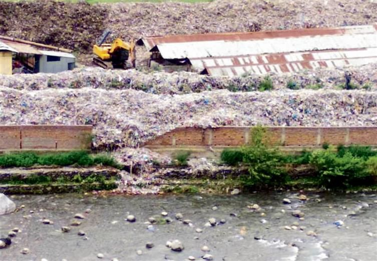 Won’t accept Kullu, Bhuntar & Banjar’s garbage after June 21, says Manali MC. RDF plant at Rangri overwhelmed Adequate facilities not available at other places - could be a crisis in the making. RDF receives more than 50 tons a day #manali #HimachalPradesh