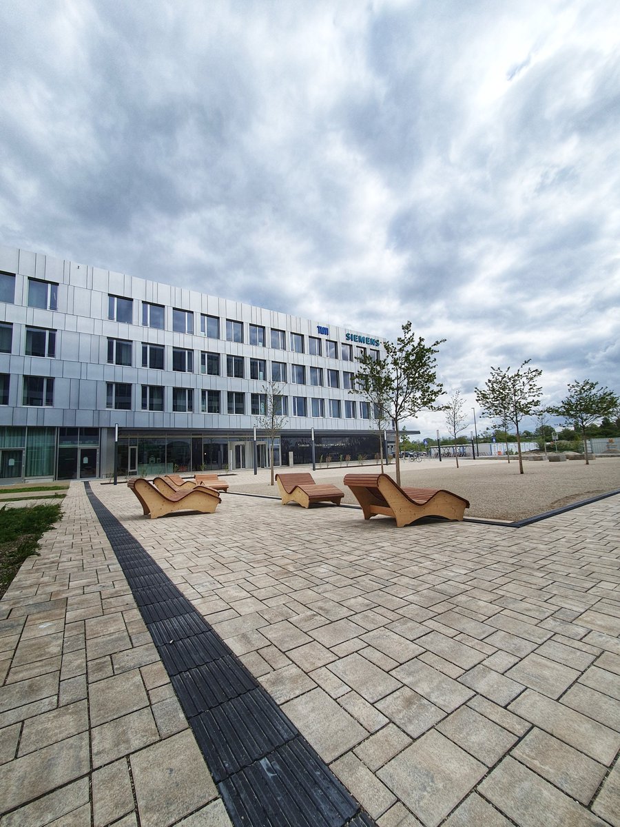 With April's campus picture of the new Siemens Technology Center in #Garching we want to wish you a great start to the week! Thanks to Tobias Jäger for the #campus #PictureOfTheMonth. If you took a great campus photo as well, send us your #tumcampuspic to social-media@tum.de 📧