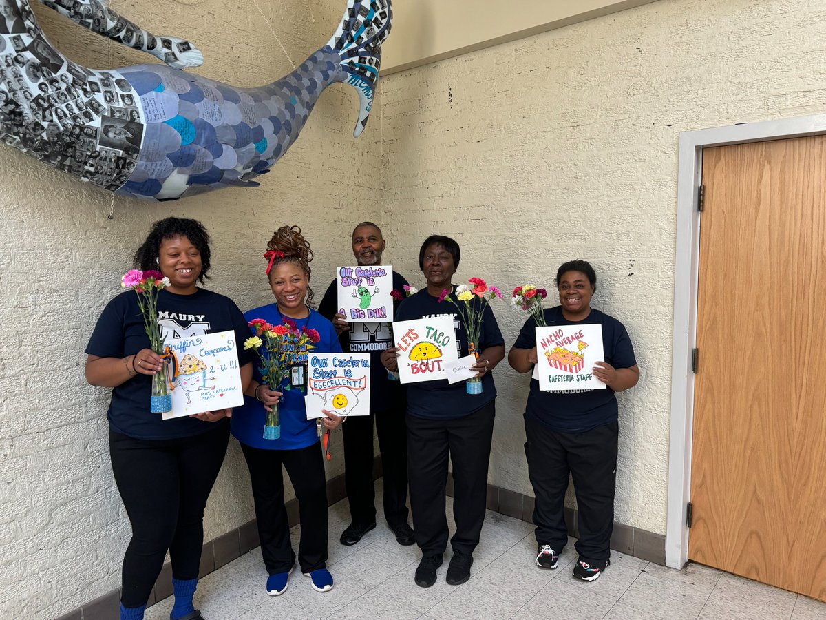 We continue to honor and recognize our incredible Norfolk Public Schools' lunch staff who continue to make a difference in students lives each and every day! Shoutout to Maury High School!👏

#WeAreNPS #ThankYOU #SchoolLunchHeroes