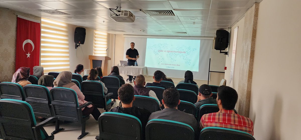 CorumKYGM's tweet photo. 📍GSB Sungurlu Öğrenci Yurdu

Yurdumuzda Çevre Mühendisi Erdem ÖNAL “İsraf ve Sıfır Atık”, Kadın Doğum Uzmanı Op. Dr. Pınar Ülgen tarafından “Sağlık ve Hijyen”  konulu tarafından konferanslar verilmiştir. https://t.co/zhjm1gNuQn