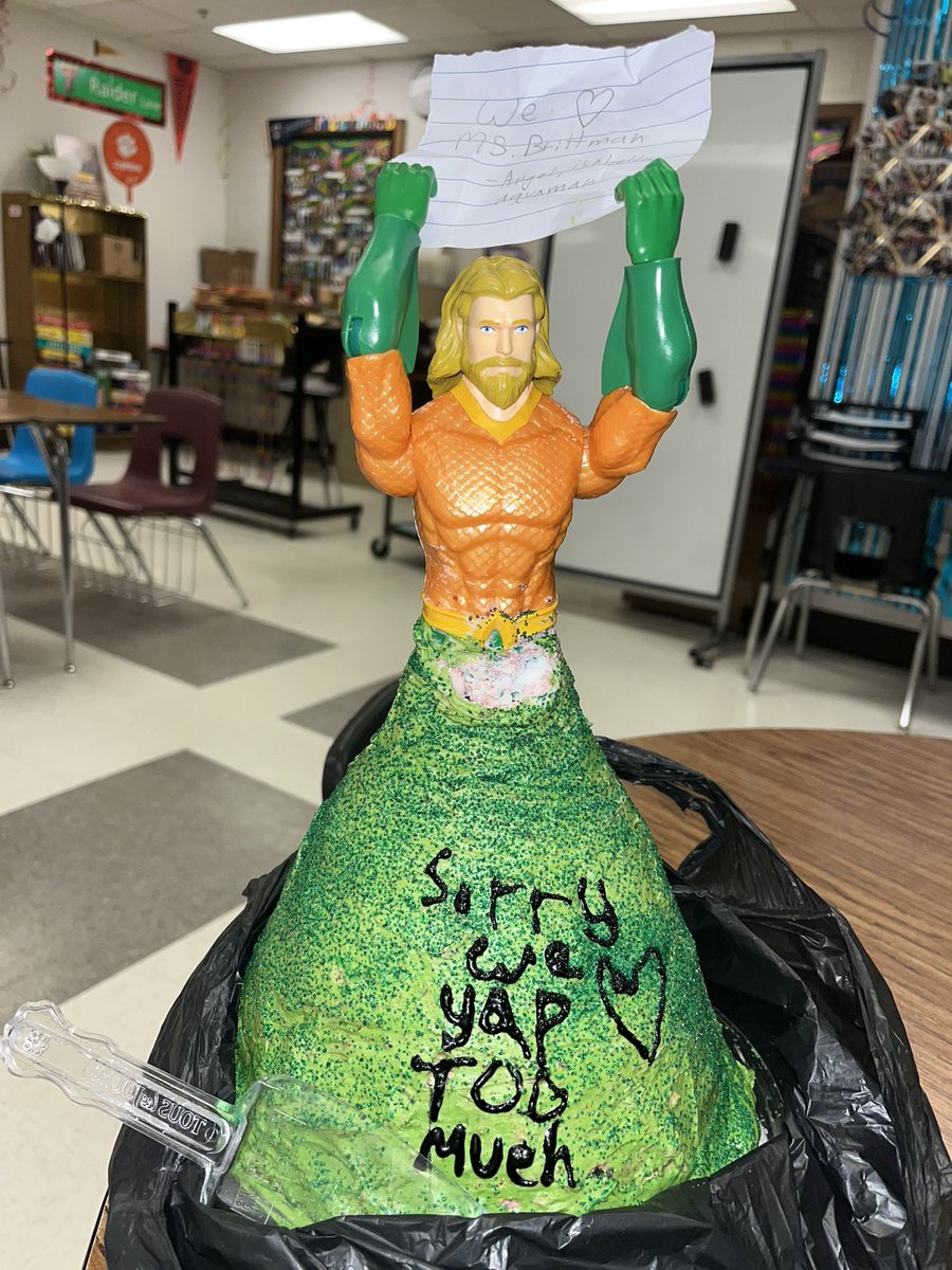 My Teacher Appreciation Week is already off to a great start and an early morning laugh! Oh my goodness I love my babies!! #ilovewhatido #mystudentsrock #forevergratefulandblessed #iloveavid #DTOY @Austin_Broncos @IrvingISD #aquamancake