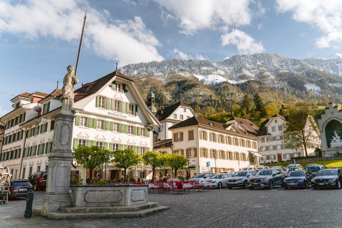 Kleinstadt-Hopping 🇨🇭 Kleinstadt-Perle Stans 👉 luzern.com/hopping Entdecken Sie die Kleinstädte der Region Luzern-Vierwaldstättersee. 📷 @visitlucerne #Stans #Nidwalden #RegionVierwaldstättersee #Lucerne #Switzerland