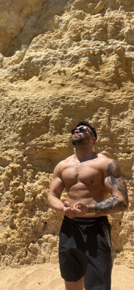 pov: your a sub at the beach and this jacked alpha god spots you and call you over… what do you do? 1) get on your knees like a weak pathetic sub 2) hand over all your holiday cash immediately 3) all of the above😈