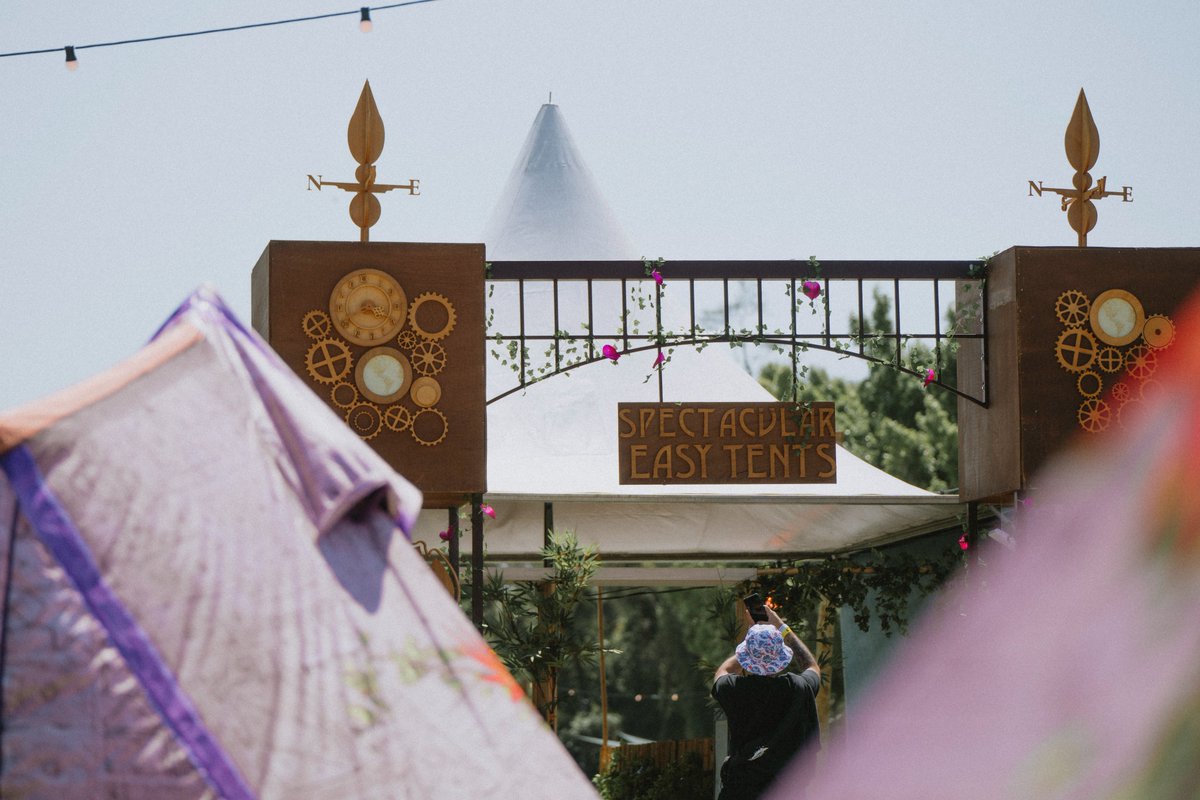 DreamVille, o acampamento oficial do Tomorrowland Brasil, é o lugar ideal para sua estadia de festival. Conheça os pacotes disponíveis já em brasil.tomorrowland.com.