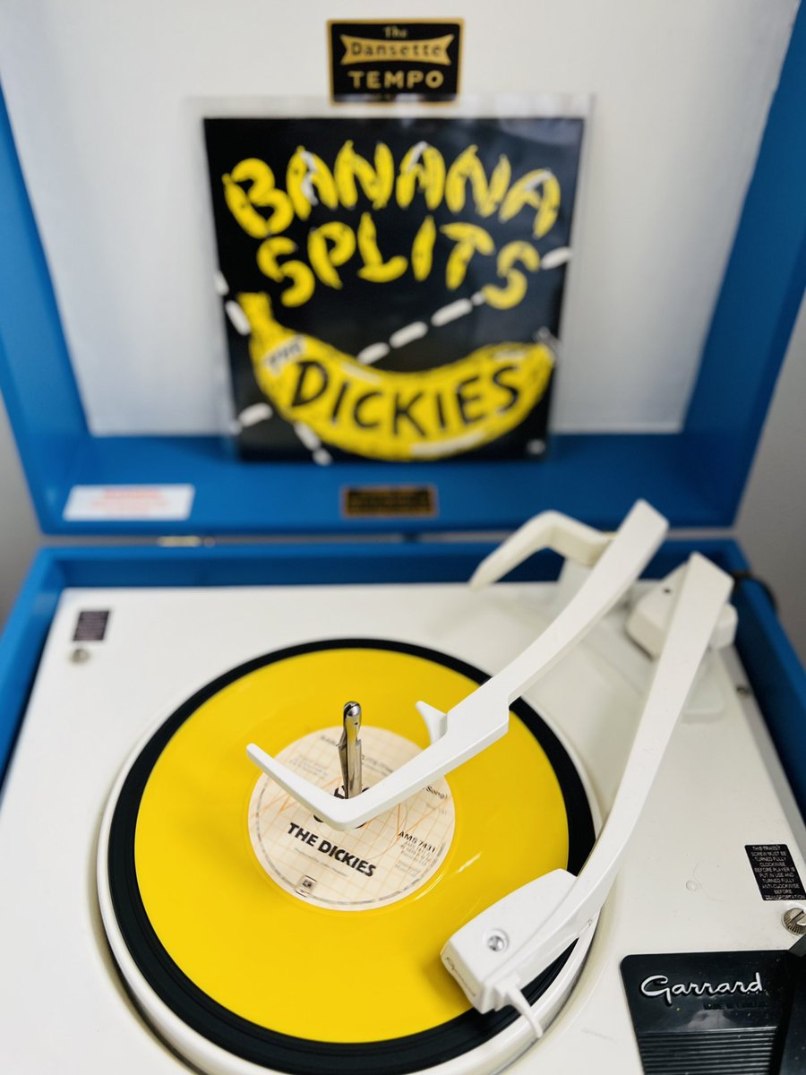 #NowPlaying at the Art Gallery’ #TheDickies #BananaSplits #Dansette #Vinyl open.spotify.com/track/3m2udfg8… What are you listening to right now?