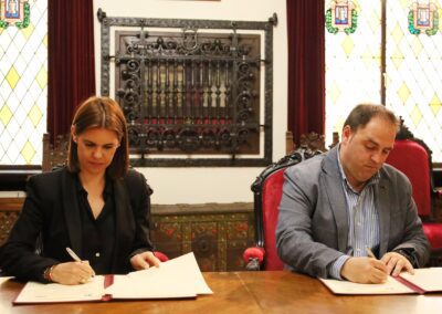 COMERCIO | 🤝 La alcaldesa @JudithPiquet, ha firmado dos importantes convenios de colaboración con la Asociación de Comerciantes del Henares (ACOHEN) y la Asociación de Comerciantes del Distrito IV (ACOEN). ▶️ El primero de ellos facilitará el desarrollo de acciones que…