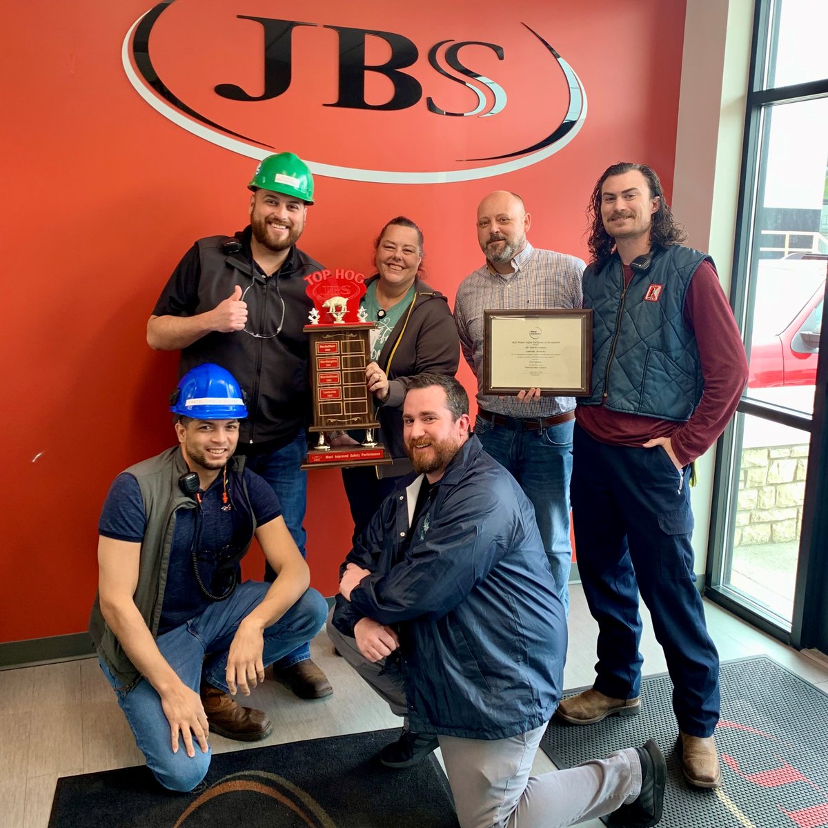Our Louisville, KY, team is honored to accept the Meat Institute’s 2023 Worker Safety Recognition Award. Our Louisville facility was one of 187 facilities that participated in the program, with 24 facilities being recognized. Congratulations, team Louisville!