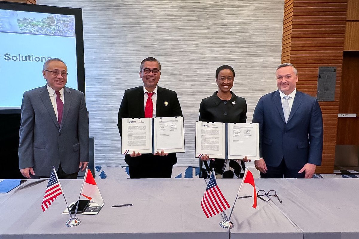 USTDA signed a technical assistance grant w/ @ikn_id to support priority #SmartCity infrastructure in 🇮🇩's new capital city. The tech will help optimize gov resources, increase sustainability, & improve quality of life for residents of #Nusantara. 🔗: ow.ly/HWmZ50RxgFG