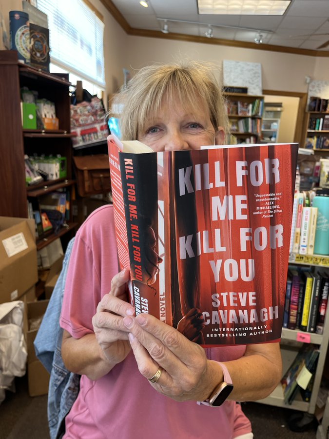 'Plenty of thrillers get put down with the bookmark at the halfway point. Not this one. It’s relentlessly readable and propulsive, like the best of Lee Child and Michael Connelly.'—@NYJournalofBook on KILL FOR ME, KILL FOR YOU by @SteveCavanagh_ 🔗nyjournalofbooks.com/book-review/ki……