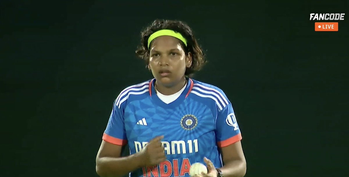 #INDvBAN Asha Sobhana into the attack on her debut. What a moment for her. India have been without a premier leg-spinner for a while now. A spot waiting to be filled. indianexpress.com/article/sports…