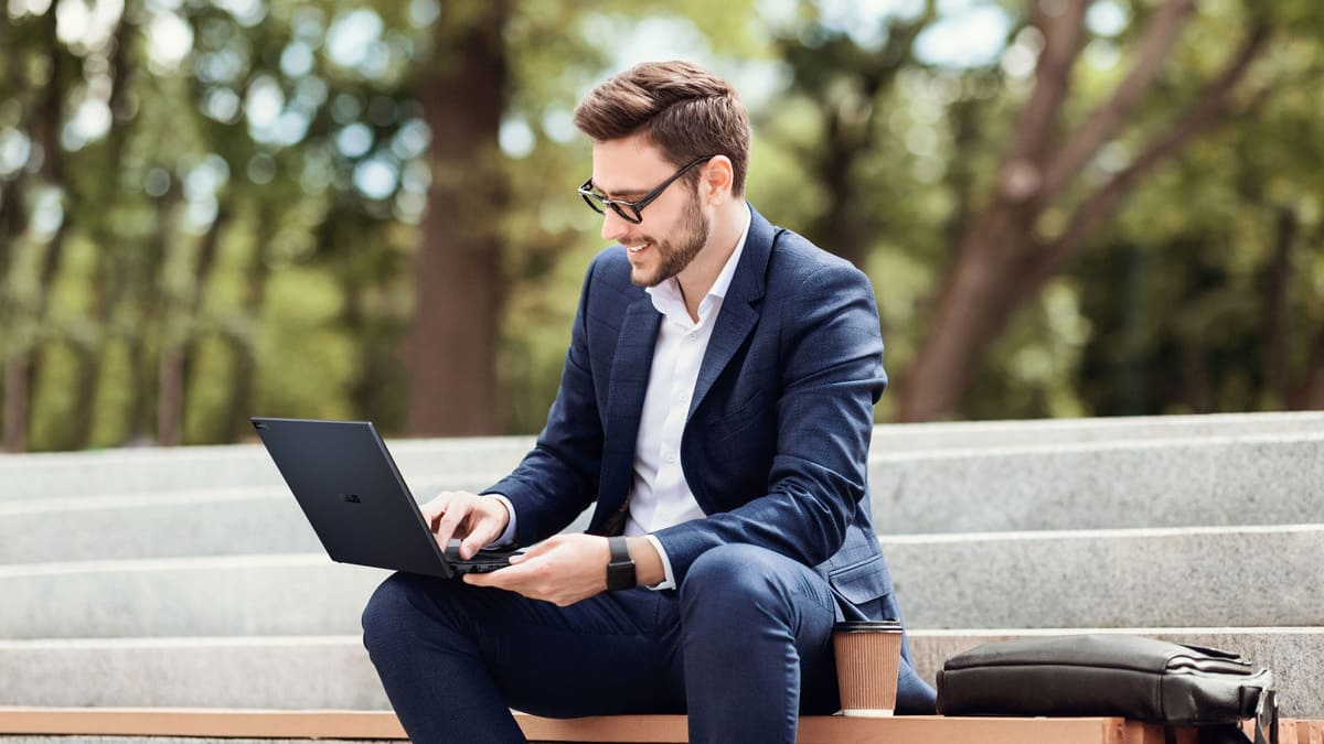 CeotechI's tweet image. ASUS ExpertBook B5: il laptop ultraleggero arriva in Italia
#4GLTE #ASUS #ASUSPen #ExpertBook #ExpertBookB5 #IntelCoreUltra #IntelligenzaArtificiale #Italia #Laptop #Notebook #Notizie #Novità #NVIDIA #Tech #Tecnologia #Thunderbolt #Ultraleggero #WiFi7

ceotech.it/asus-expertboo…