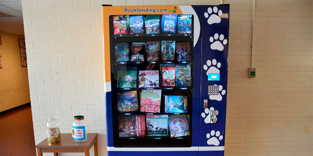 The A.M. Kulp Elementary School in Montgomery County, Pennsylvania, recently deployed a book vending machine to award students for good behavior. #bookvendingmachine #MontgomeryCounty #BoomwormVendingMachine Read more: bit.ly/4dvxgJE
