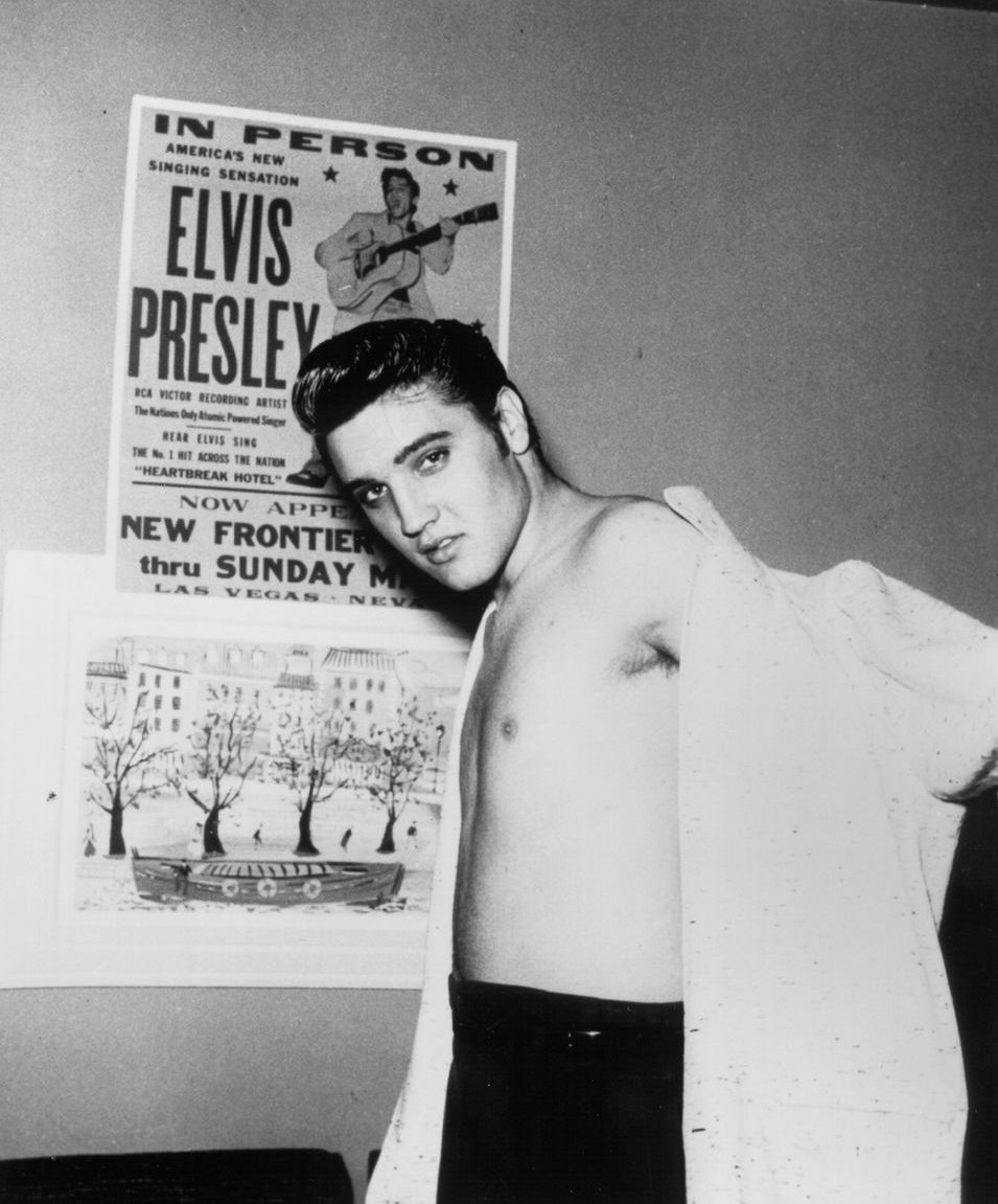 May 6, 1956;
Elvis Presley’s first engagement in Las Vegas ended. During his final show at the New Frontier Hotel Elvis introduced “Blue Suede Shoes” as: “This song here is called ‘Get out of the stables, Grandma, you’re too old to be horsing around'”.
#ElvisHistory